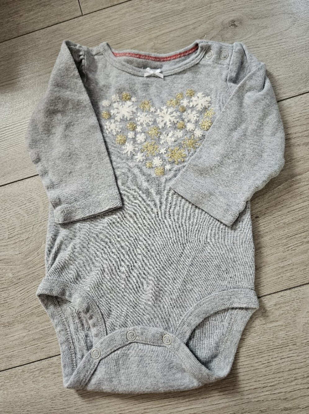 Baby B'gosh Girls Grey Snowflake Heart Long Sleeve Bodysuit Onesie 6M
